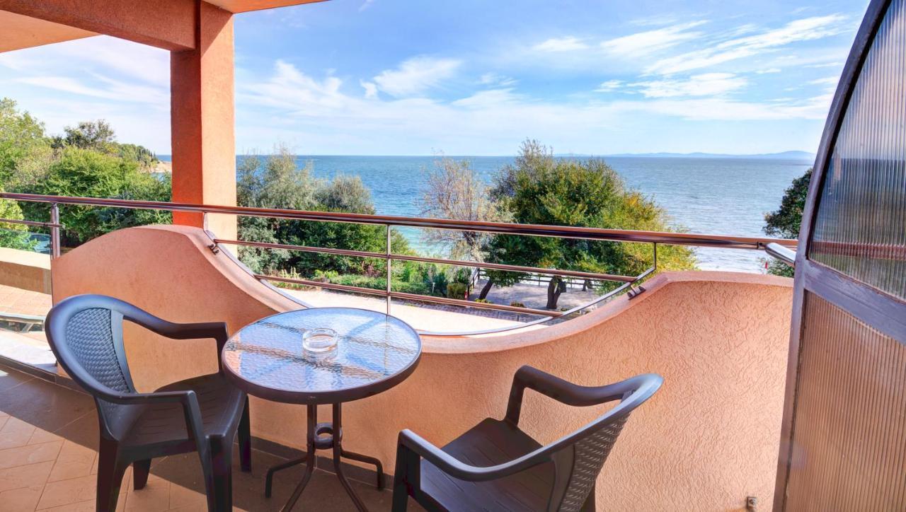Hotel Capri ネセバル エクステリア 写真